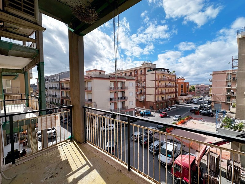 Appartamento in Vendita a Siracusa, zona Grottasanta, 80'000€, 125 m²