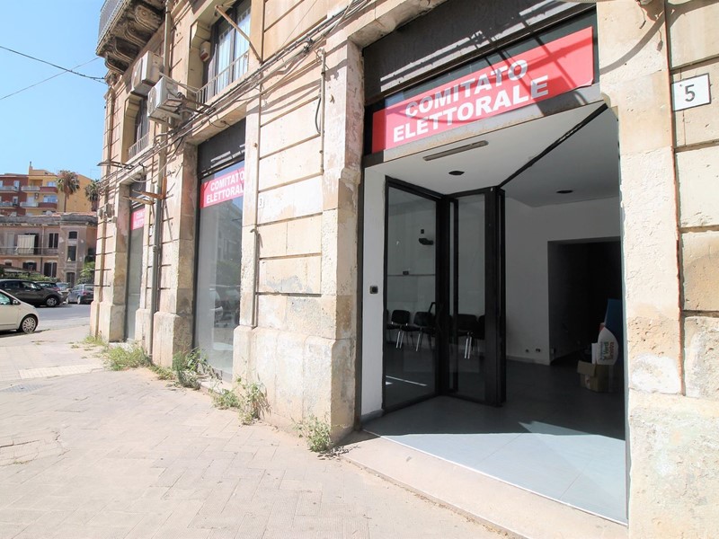 Immobile commerciale in Vendita a Siracusa, zona Ortigia, 93'000€, 81 m²
