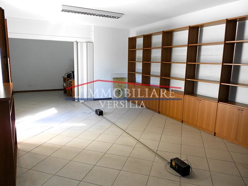 Ufficio in Vendita a Montignoso, 69'000€, 56 m²
