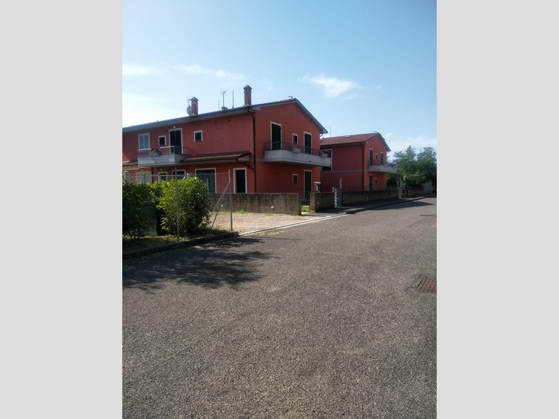 Villetta a schiera in Vendita a Montopoli in Val d'Arno, zona Marti, 280'000€, 120 m², con Box