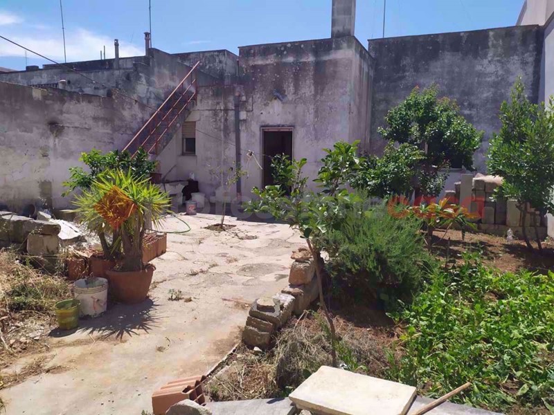 Casa Indipendente in Vendita a Manduria, 105'000€, 130 m²
