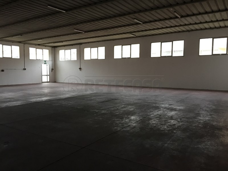 Capannone in Affitto a Santa Maria a Monte, 3'800€, 1200 m²