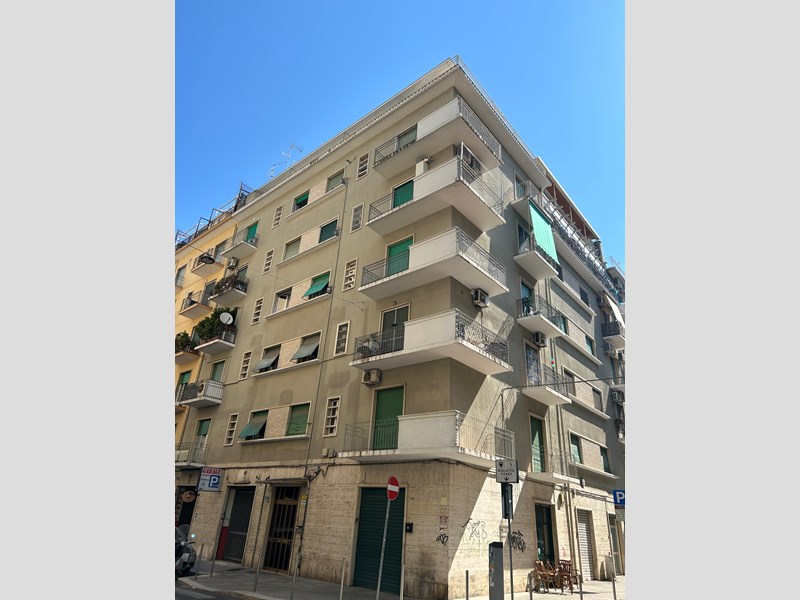 Appartamento in Vendita a Bari, zona via ravanas, 332, 300'000€, 200 m²