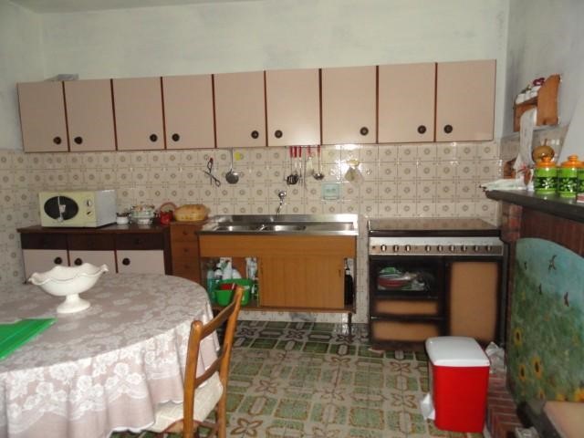 Casa Indipendente in Vendita a Pescaglia, zona San Rocco In Turrite, 85'000€, 127 m², arredato