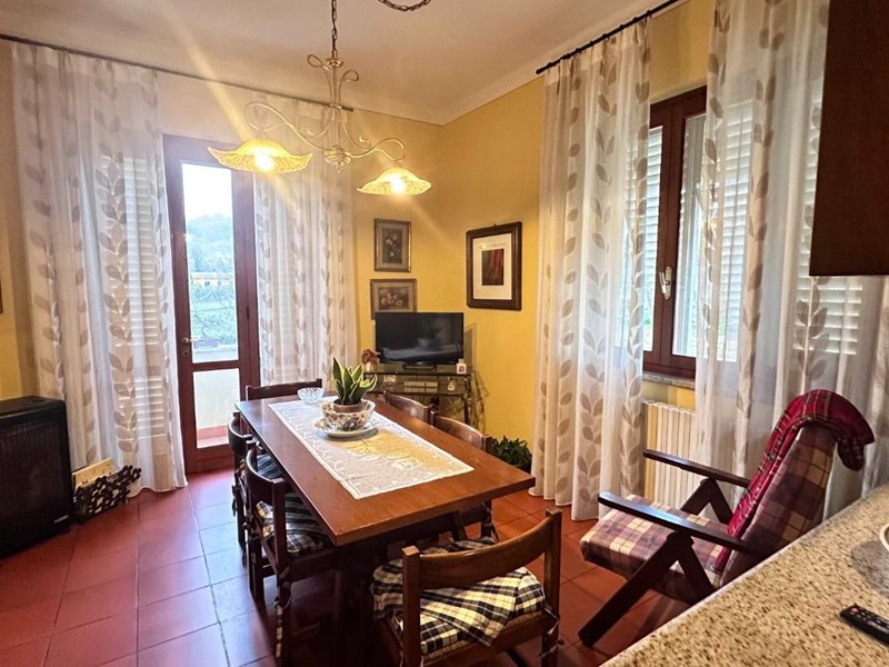 Casa Indipendente in Vendita a Capannori, zona Gragnano, 550'000€, 240 m², arredato, con Box
