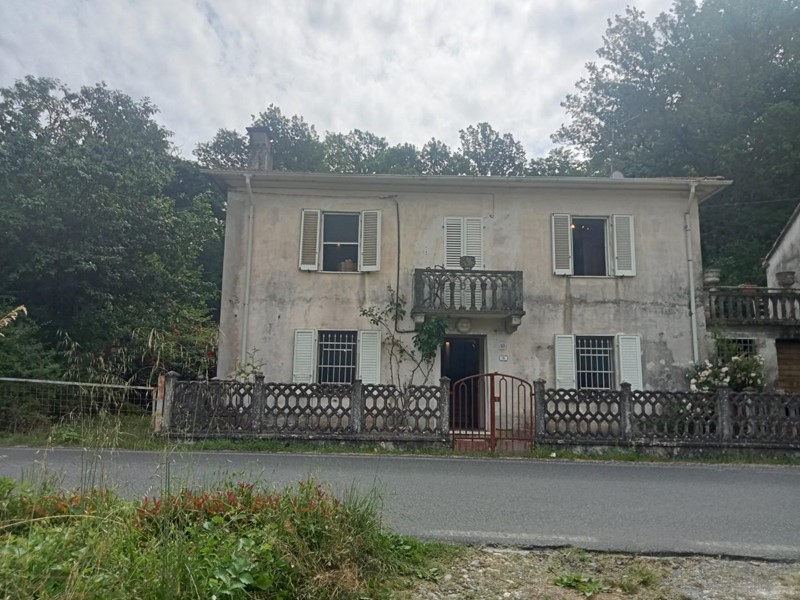 Casa Indipendente in Vendita a Fivizzano, 200'000€, 500 m²