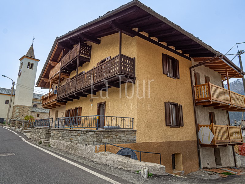 Casa Indipendente in Vendita a Aosta, 140'000€, 115 m²