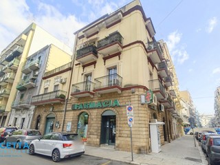 Trilocale in Vendita a Taranto, zona Tre Carrare - Battisti, 79'000€, 119 m²