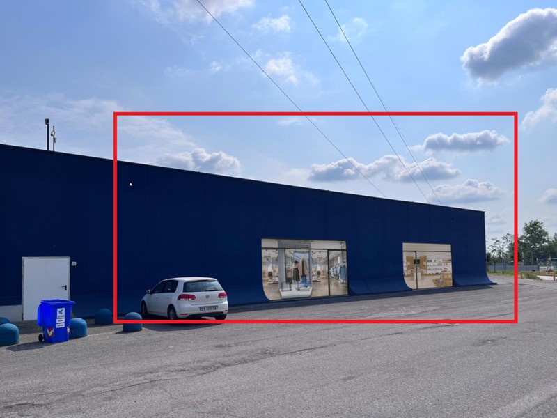 Immobile commerciale in Affitto a Brescia, 6'250€, 650 m²