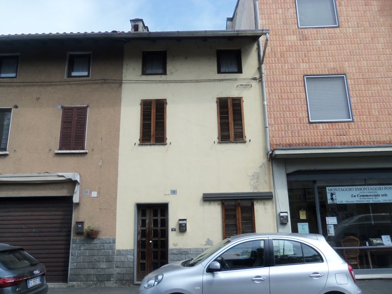 Casa Indipendente in Vendita a Galliate, zona CENTRO, 139'000€, 235 m²