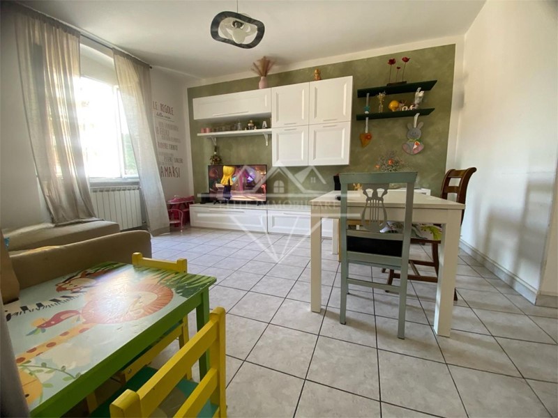 Appartamento in Vendita a Carrara, 170'000€, 122 m²