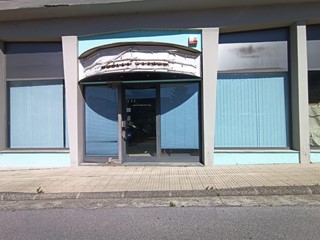 Immobile commerciale in Vendita a Barga, zona Fornaci di Barga, 80'000&euro;, 150 m²