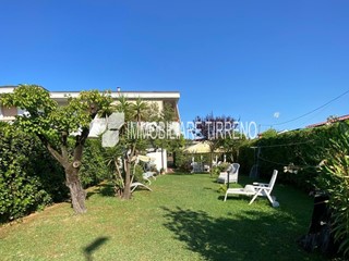 Trilocale in Vendita a Massa, zona Marina di Massa, 310'000&euro;, 60 m², con Box
