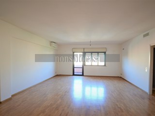 Ufficio in Affitto a Perugia, 900€, 150 m²