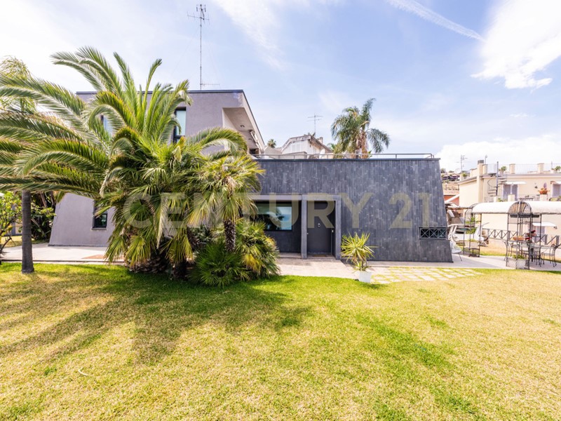 Casa Indipendente in Vendita a Aci Castello, 1'500'000€, 550 m², con Box