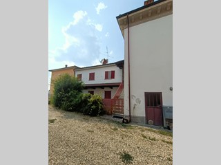 Casa Semi Indipendente in Vendita a Santa Maria della Versa, 69'000€, 260 m², con Box