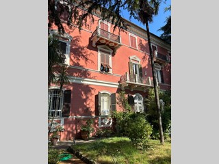 Appartamento in Vendita a Sarzana, 350'000€, 130 m²