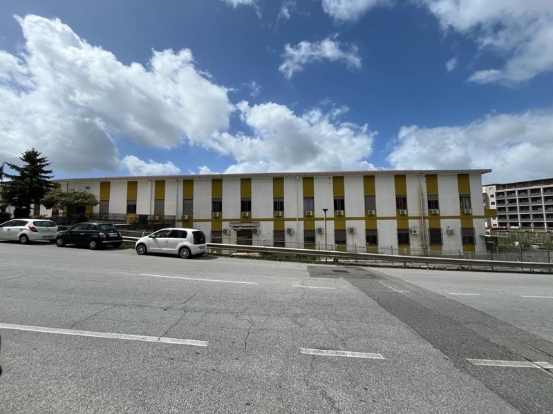 Immobile commerciale in Vendita a Catanzaro, zona S. Antonio, 3'650'000&euro;, 3900 m²