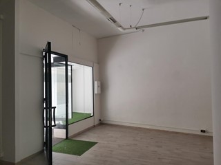 Negozio in Affitto a Poggibonsi, 450€, 50 m²