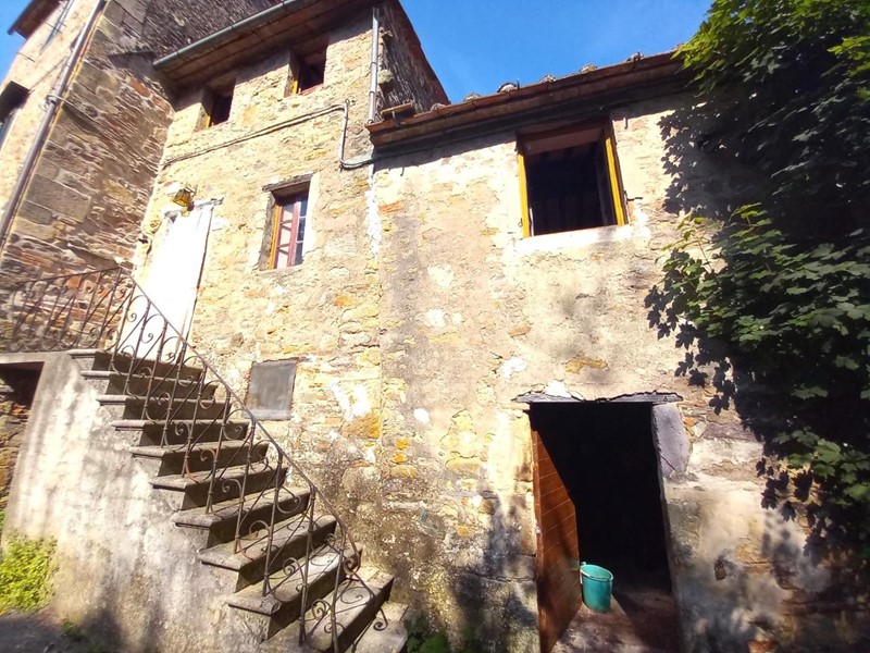 Casa Indipendente in Vendita a Capannori, zona Ruota, 43'000€, 77 m²