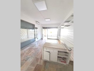 Immobile commerciale in Vendita a Pisa, zona Tirrenia, 80'000€, 30 m²