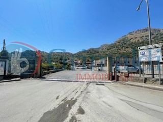 Capannone in Vendita a Letojanni, 3'000'000€, 4000 m²