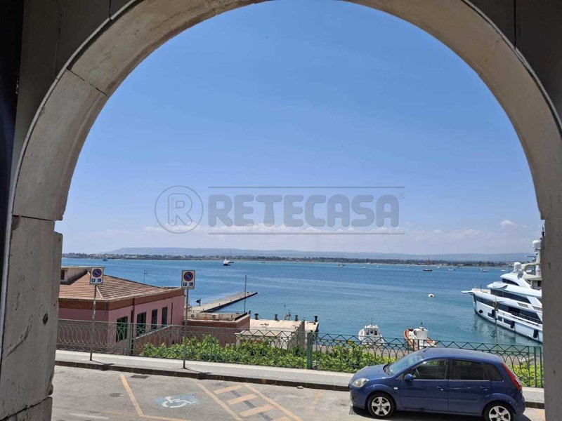 Appartamento in Vendita a Siracusa, 780'000€, 115 m², arredato