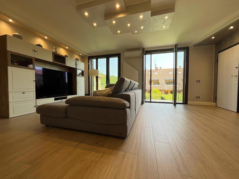 Attico in Vendita a Abbiategrasso, 295'000€, 160 m²