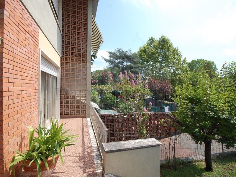 Villa in Vendita a Pietrasanta, zona Marina Di Pietrasanta, 650'000€, 145 m², con Box