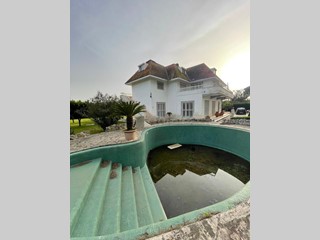 Villa in Vendita a Terracina, 345'000€, 400 m², con Box