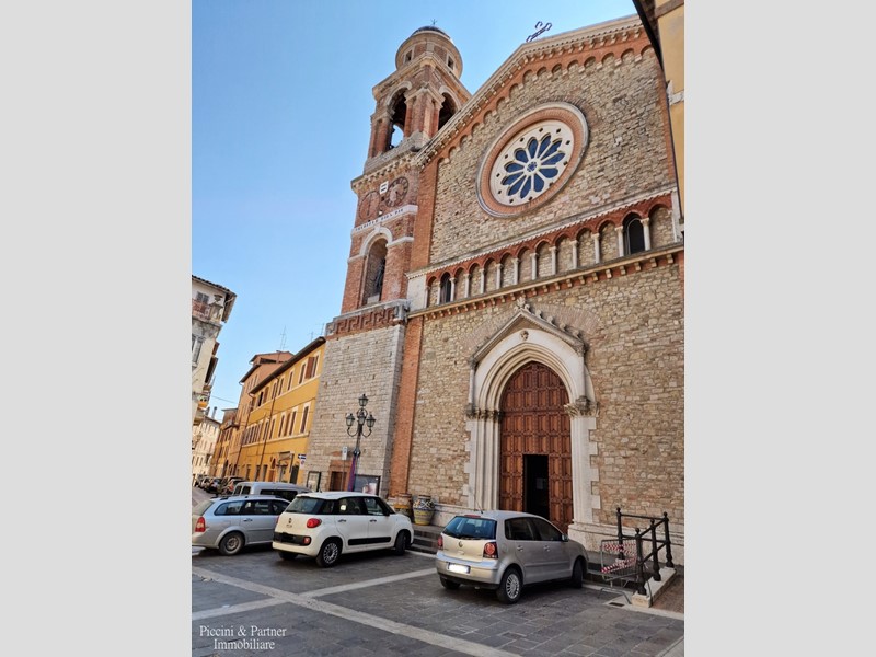 Casa Semi Indipendente in Vendita a Marsciano, zona Centro storico, 115'000€, 330 m², con Box