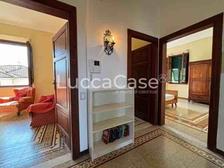 Villa in Vendita a Lucca, zona San Donato, 645'000€, 270 m², arredato