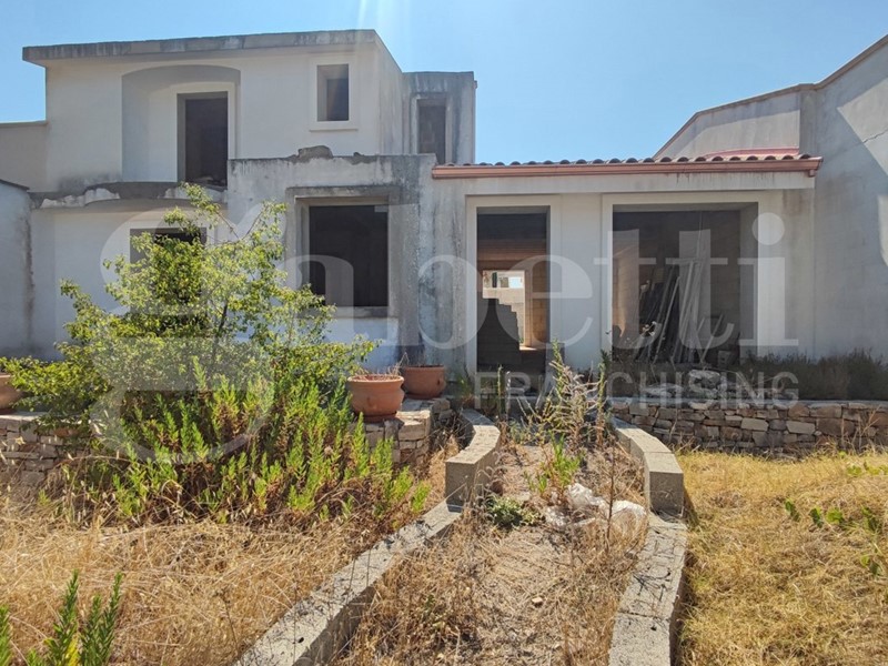 Villa in Vendita a Ugento, 120'000€, 330 m²