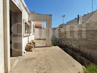Villa in Vendita a Ugento, 120'000€, 330 m²