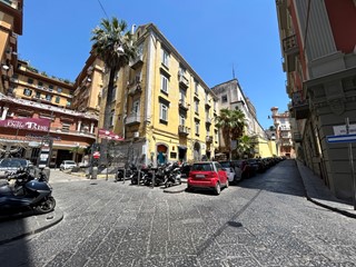 Negozio in Vendita a Napoli, 65'000€, 72 m²
