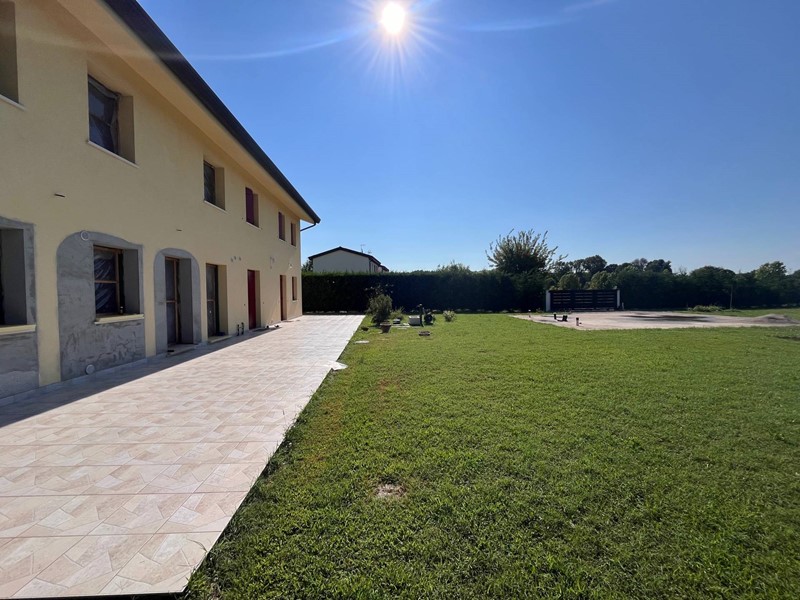 Villa bifamiliare in Vendita a Casale sul Sile, 250'000€, 230 m²
