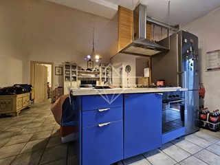 Quadrilocale in Vendita a Massa, zona Pariana, 95'000€, 80 m², arredato