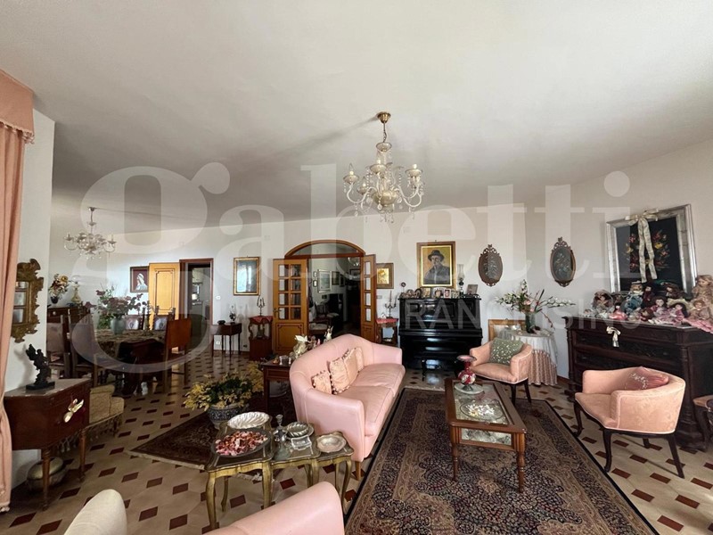 Appartamento in Vendita a Scalea, 330'000€, 309 m², arredato