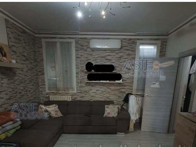 Casa Semi Indipendente in Vendita a Ravenna, zona Sant'alberto, 82'500€, 184 m²