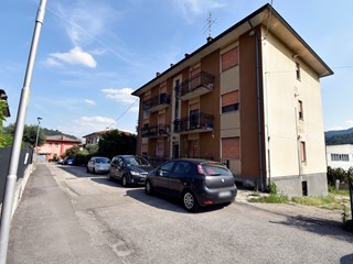 Appartamento in Vendita a Chiampo, 80'000&euro;, 94 m², con Box