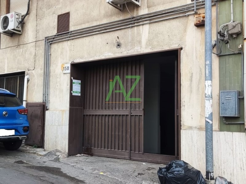 Box in Vendita a Belpasso, zona Centro, 70'000€, 288 m²