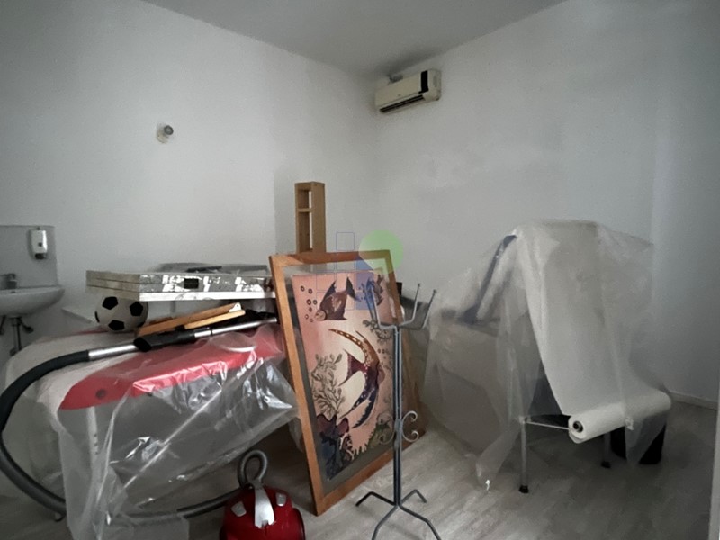 Immobile commerciale in Vendita a Livorno, zona Garibaldi, 115'000&euro;, 89 m²