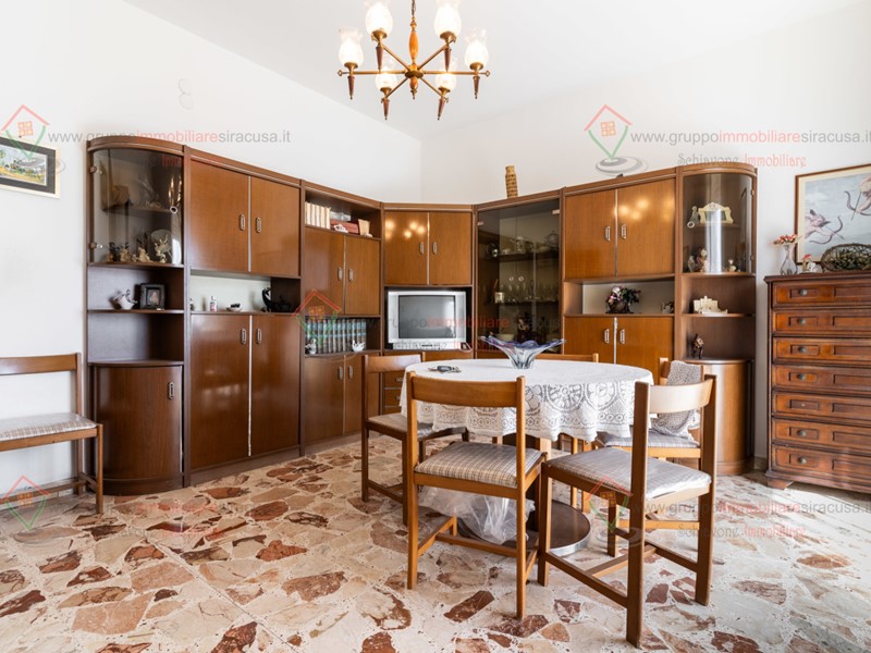 Trilocale in Vendita a Siracusa, zona Tisia Tica Zecchino, 80'000&euro;, 95 m²