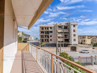 Trilocale in Vendita a Siracusa, zona Tisia Tica Zecchino, 80'000&euro;, 95 m²