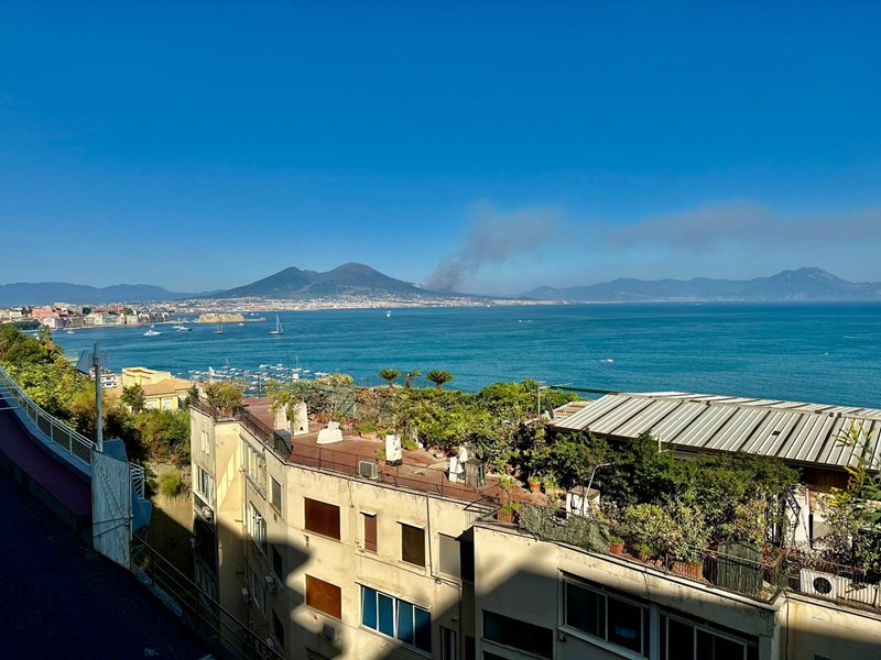 Appartamento in Vendita a Napoli, zona POSILLIPO, 980'000€, 200 m²