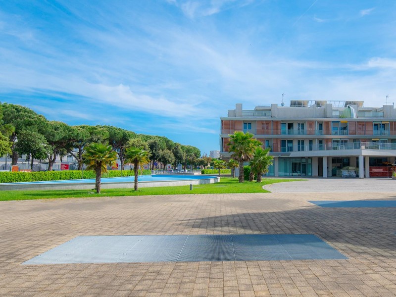 Immobile commerciale in Vendita a Jesolo, zona Lido di Jesolo, 1'900€, 520 m²