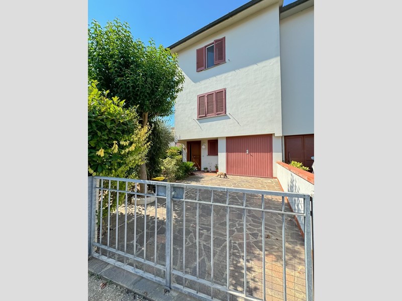 Villa in Vendita a Pisa, zona Riglione Oratoio, 390'000€, 180 m², con Box