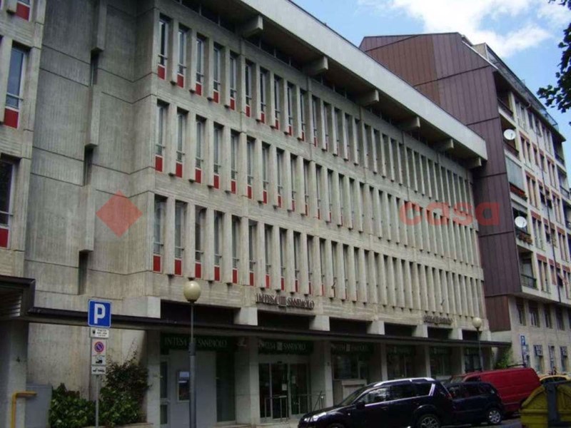 Ufficio in Vendita a Borgosesia, 820'000€, 1178 m²