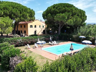 Casale in Vendita a Cecina, 800'000€, 371 m², arredato