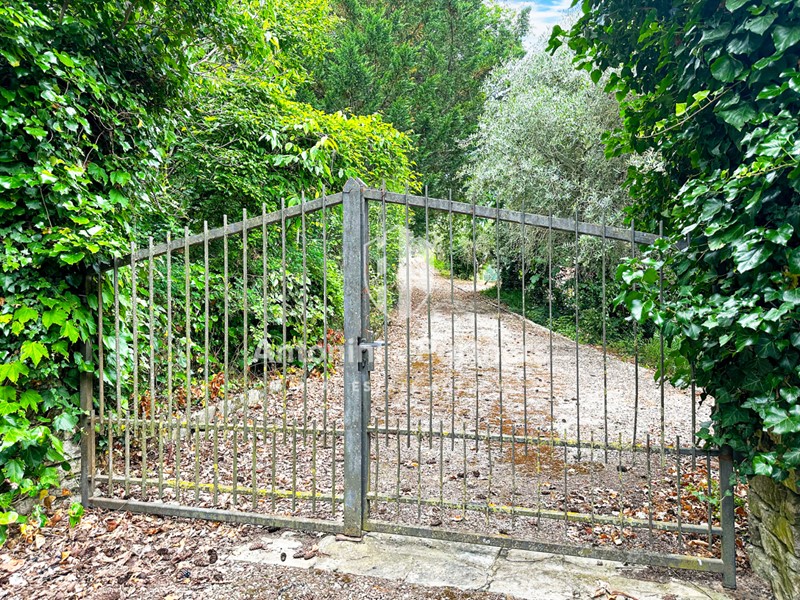 Casa Indipendente in Vendita a Paciano, 400'000€, 185 m², arredato, con Box